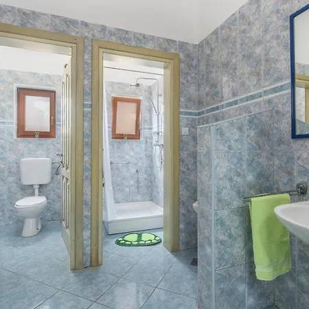 וילה Spacious Perkovic With Private Pool And Jacuzzi Smoljanci