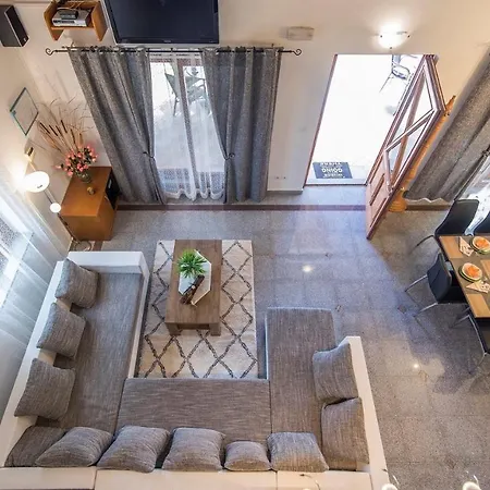 Spacious Perkovic With Private Pool And Jacuzzi וילה
