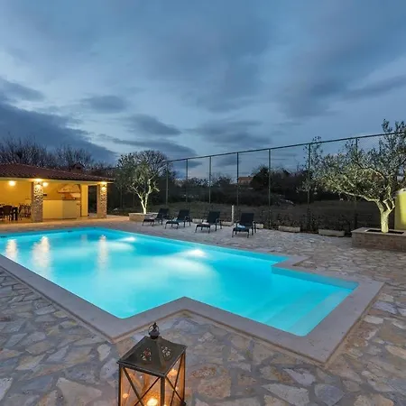 וילה Spacious Perkovic With Private Pool And Jacuzzi