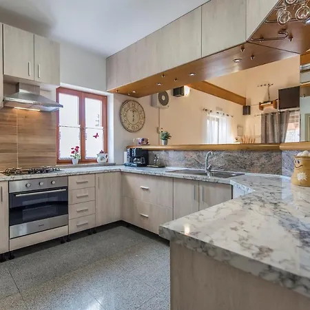 Spacious Perkovic With Private Pool And Jacuzzi * Smoljanci