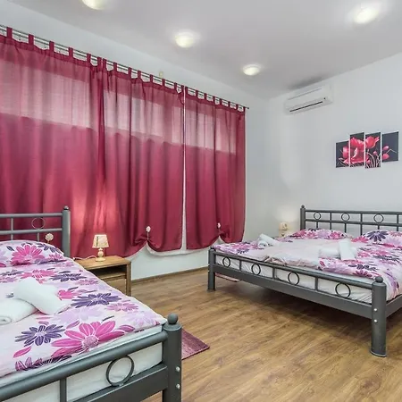 וילה Spacious Perkovic With Private Pool And Jacuzzi *