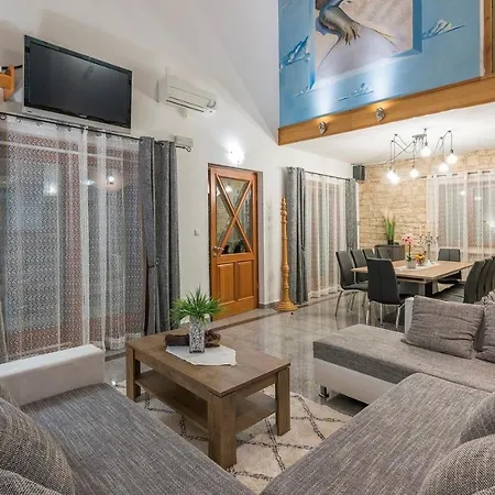 וילה Spacious Perkovic With Private Pool And Jacuzzi *