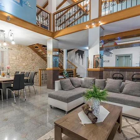 וילה Spacious Perkovic With Private Pool And Jacuzzi