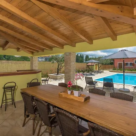 Spacious Perkovic With Private Pool And Jacuzzi Smoljanci