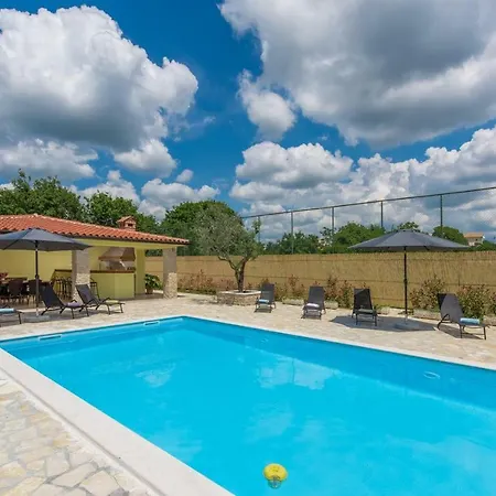 Spacious Perkovic With Private Pool And Jacuzzi וילה Smoljanci