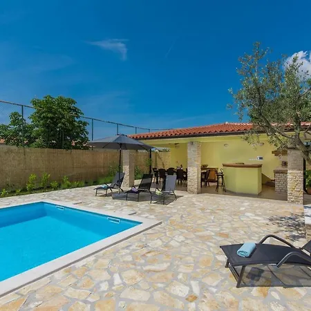 Spacious Perkovic With Private Pool And Jacuzzi וילה Smoljanci