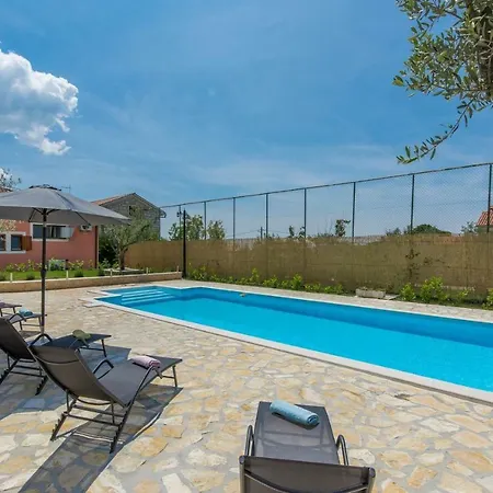 Spacious Perkovic With Private Pool And Jacuzzi * Smoljanci