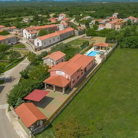 Spacious Perkovic With Private Pool And Jacuzzi וילה