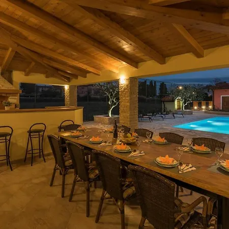 Spacious Perkovic With Private Pool And Jacuzzi וילה Smoljanci