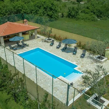 Spacious Perkovic With Private Pool And Jacuzzi *